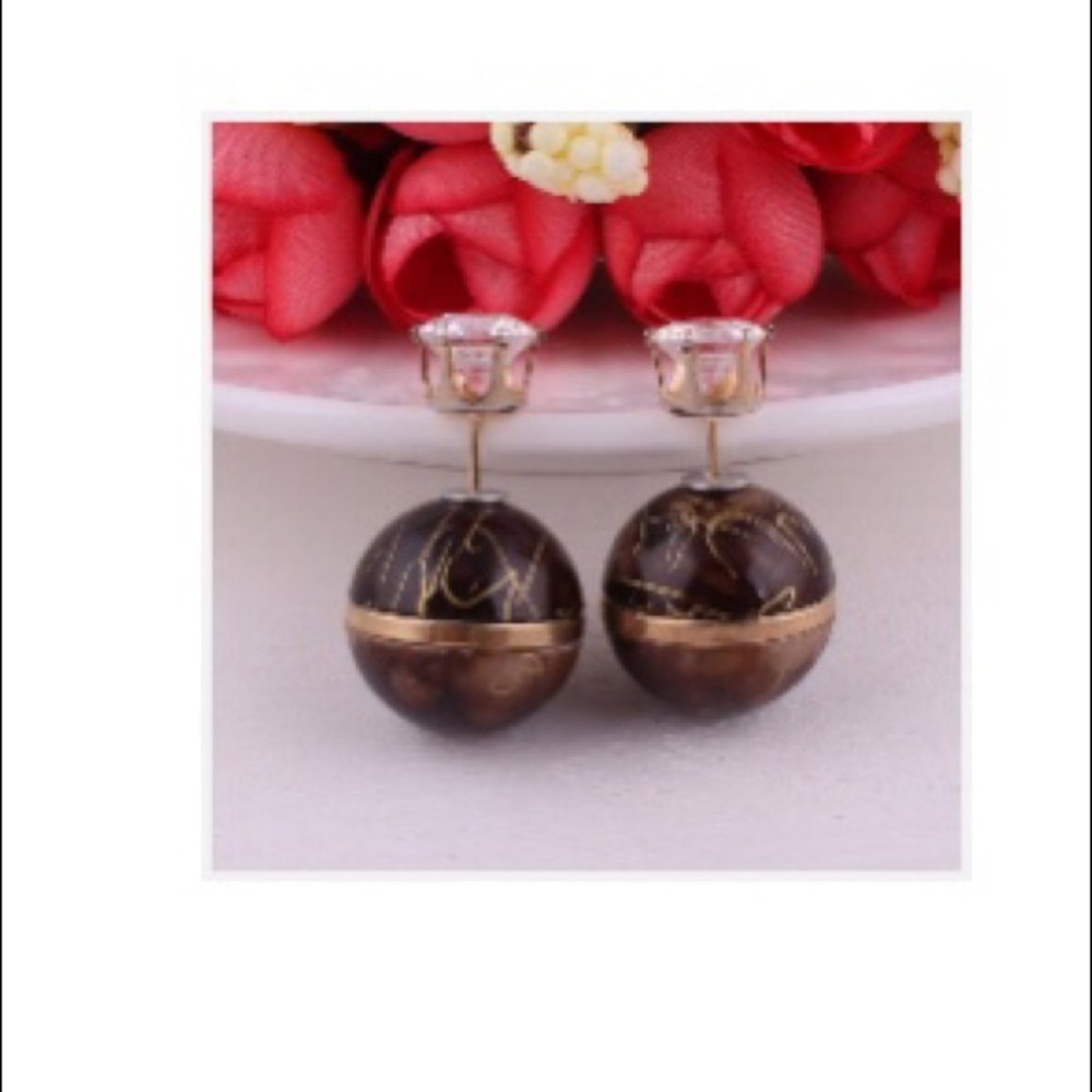 ⭐️ Brown/Gold round ear jacket earrings